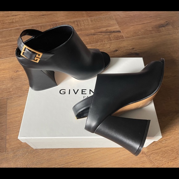 GIVENCHY-AUTHENTIC NWT/Box Black Leather Sandals - Picture 4 of 15